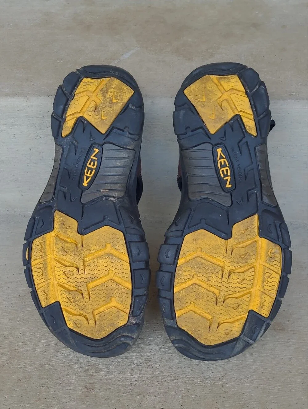 KEEN Newport H2  Brown and Black Meb's 10.5  Closed-Toe Hiking Sandals